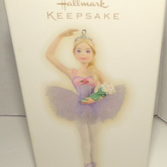 HALLMARK KEEP SAKE ORNAMENT "BARBIE BALLERINA" SHE LOOKS JUST BEAUTIFUL! - Picture 1 of 2